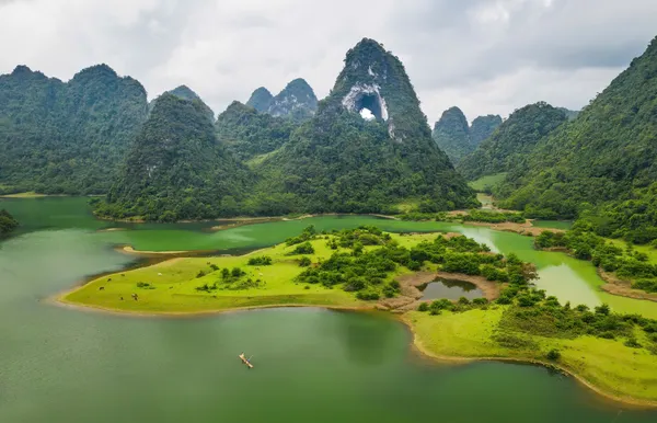 Mẹo Du Lịch Việt Nam Cho Người Canada Năm 2025 - Khám Phá Vẻ Đẹp Đất Nước Hình Chữ S